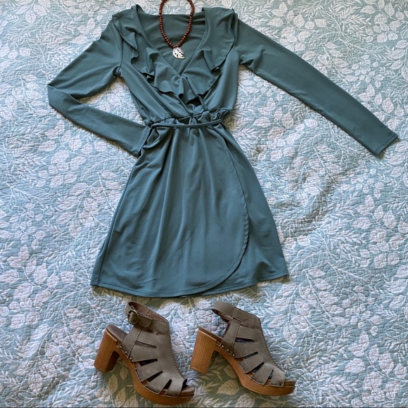 H&M Divided Ruffle Wrap Dress - Picture 1 of 4